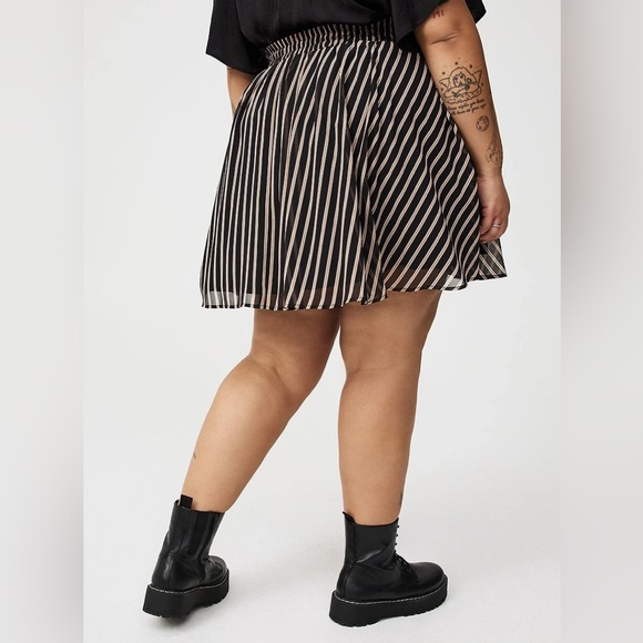 Torrid Mini Chiffon Circle Skirt - Picture 13 of 13